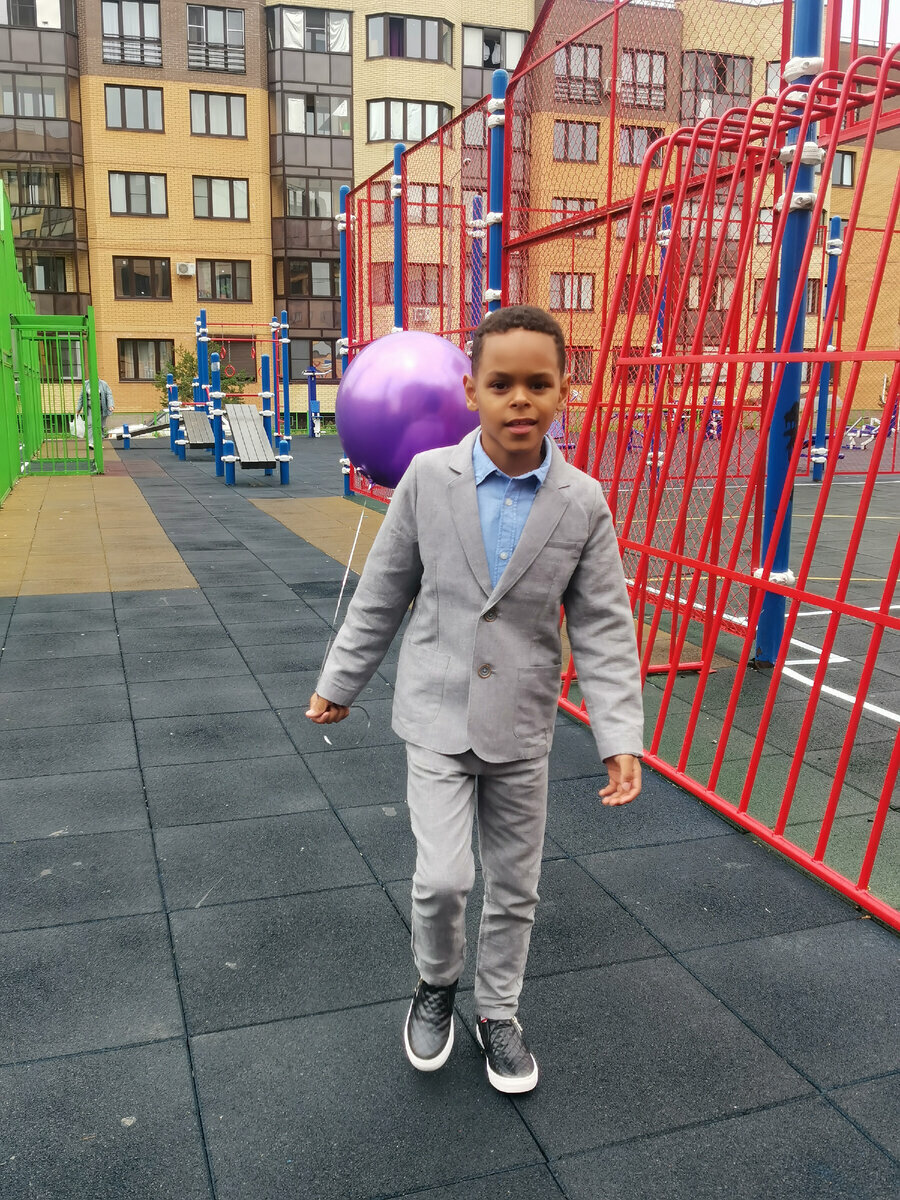 У нас в школе официальный дресс-код. 