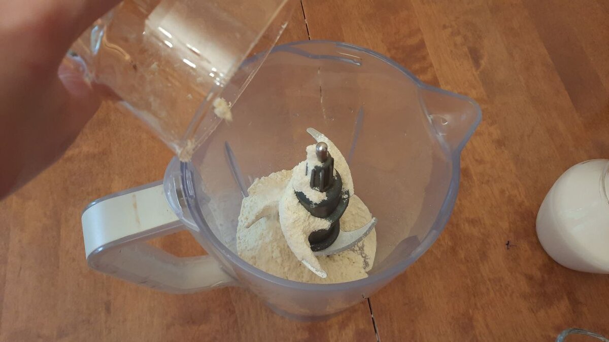 Добавляем муку