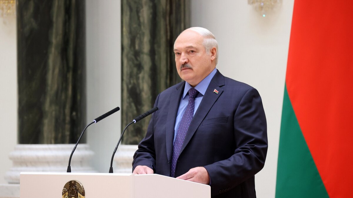     Президент Белоруссии Александр Лукашенко подписал закон, которым устанавливается возможность вводить запрет на деятельность иностранных СМИ на территории страны.