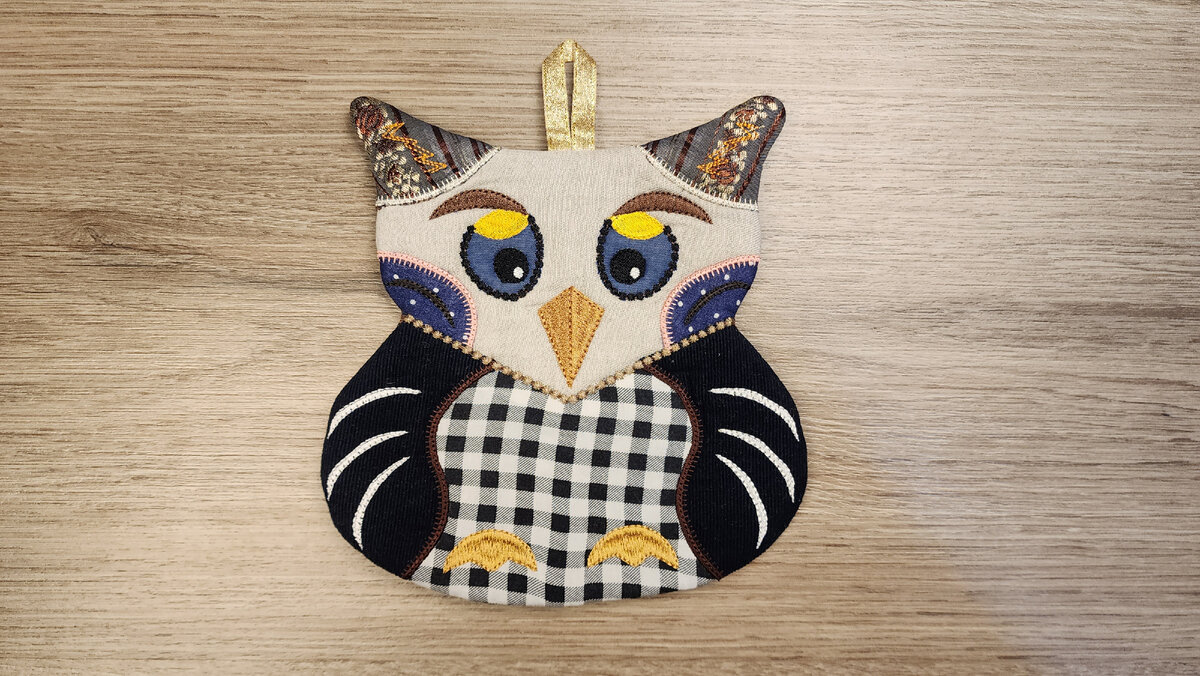 Пример, вот эта сова-прихватка. Это аппликация, про выполнение этой декоративной стороны изделия сегодня не будем. Сегодня только про периметр.