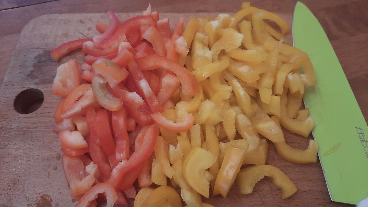 Нарезаем его соломкой