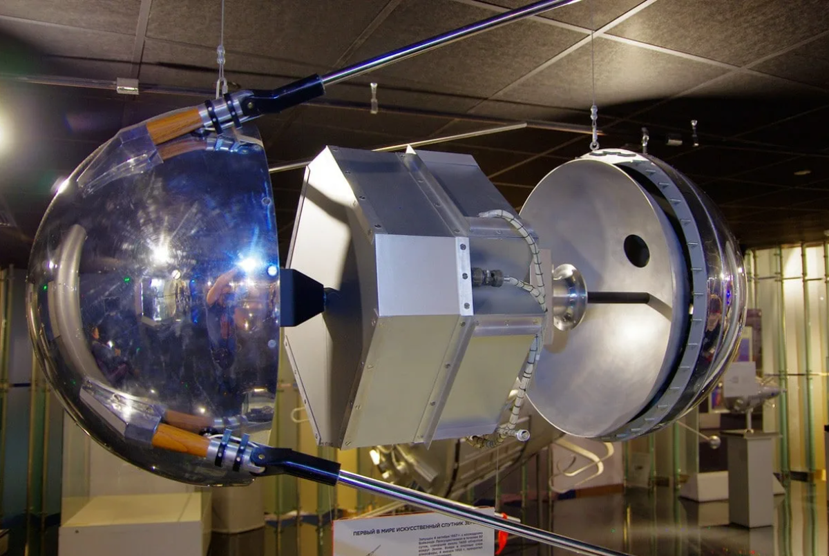 Первый искусственный Спутник ИСЗ-1 земли 1957