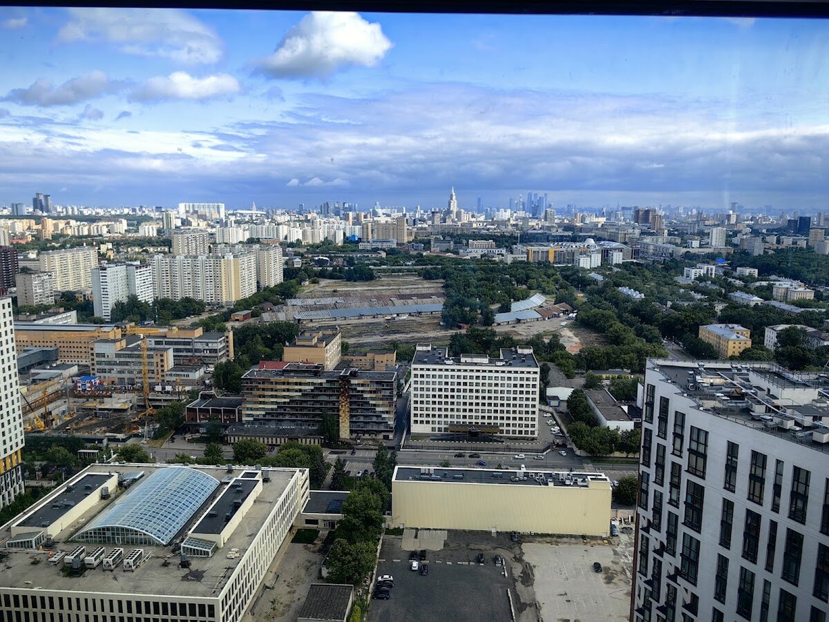 Столица в наши дни. Всё растет Нерезиновая