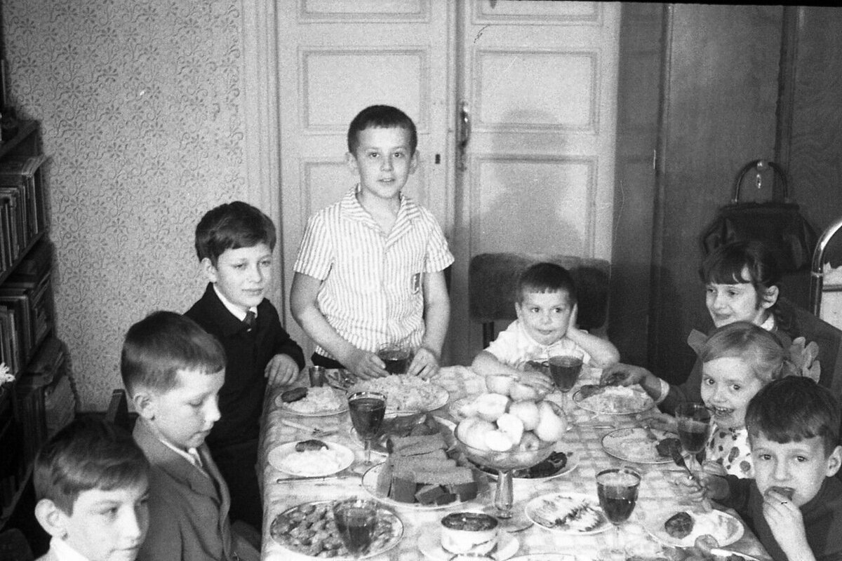 Тогда. Фото из открытых источников