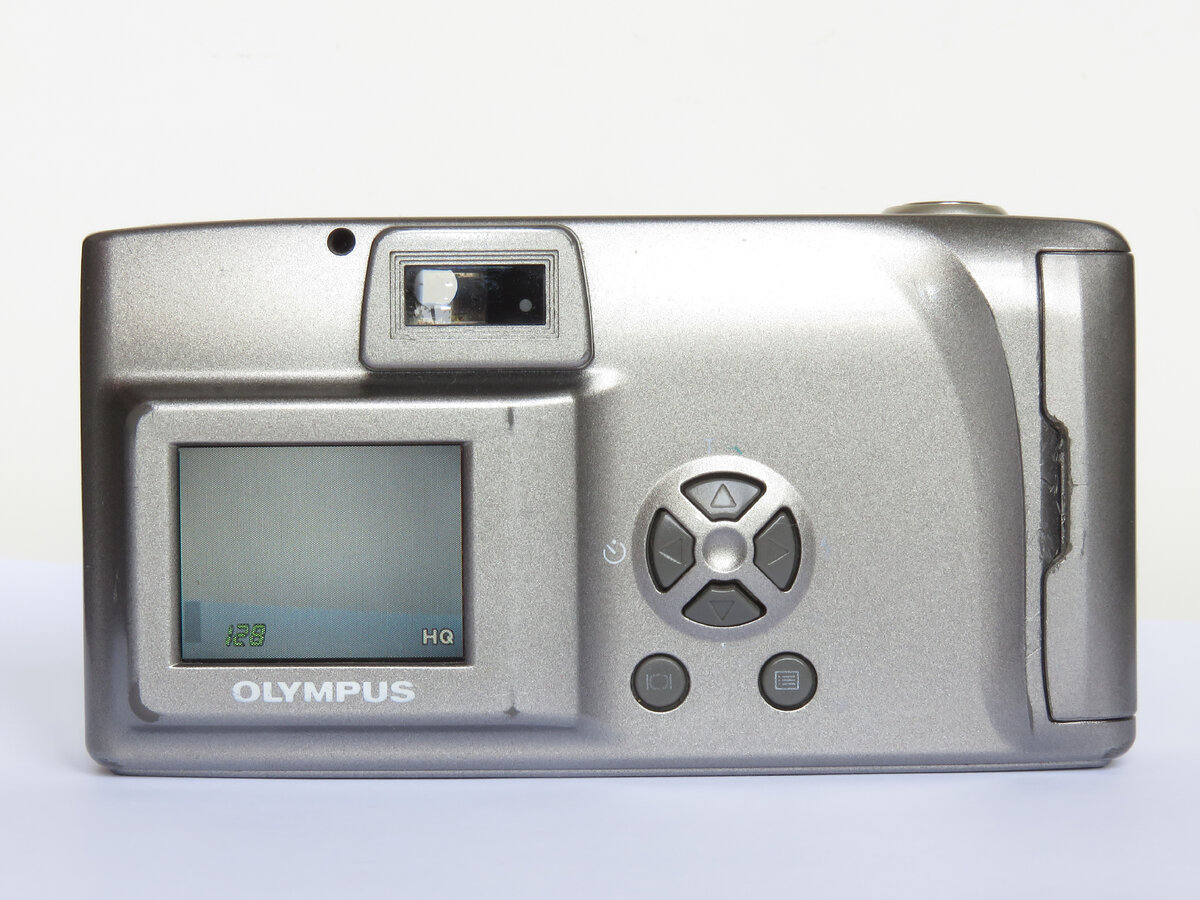 Мой Olympus C-120 - исправно работает с 2003 года