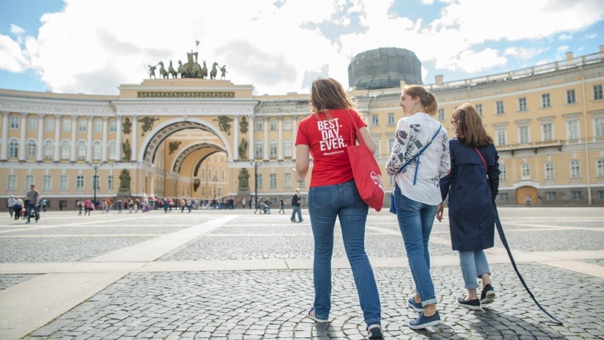     В Санкт-Петербурге все-таки введут курортный сбор. Соответствующий закон утвердил губернатор Александр Беглов. Сколько город может собрать денег за счет этой меры, и на что их потратит? И как этот сбор ударит по карману гостей северной столицы?