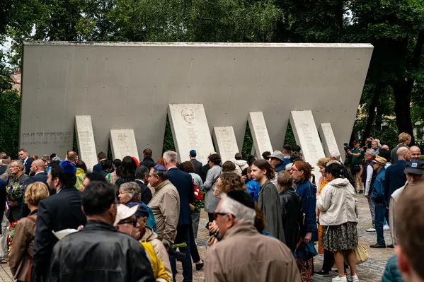 4 июля Латвия вспоминает страшный день 1941 года, когда людей согнали в здание синагоги в Московском форштадте, а затем подожгли.