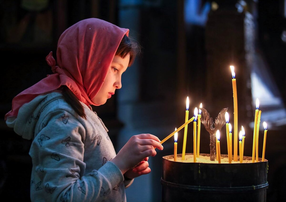 тихо в церковь я зайду за семью зажгу свечу. стихи тихо в церковь я зайду. тихо в церковь я зайду за семью зажгу. икона и свеча. тихо бога попрошу.