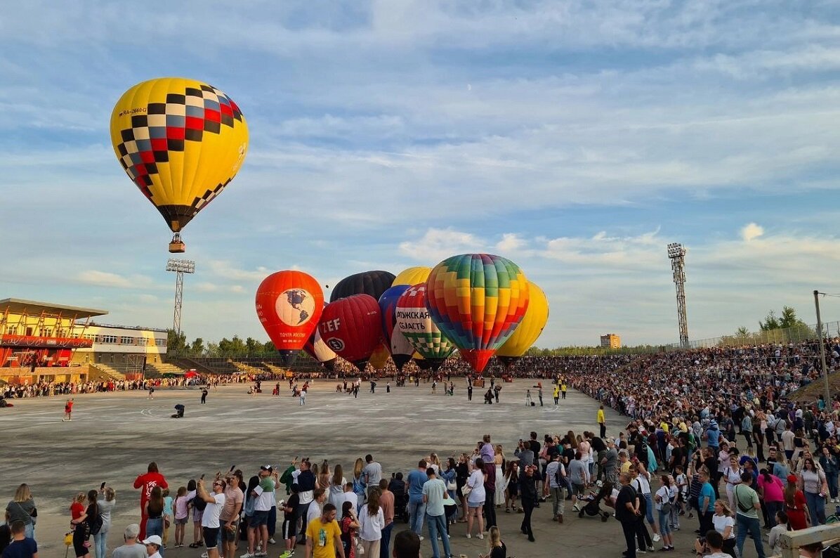    Насладиться красотой полёта воздушных шаров нижегородцы смогут теперь только в августе, на Приволжской фиесте Елена Власова