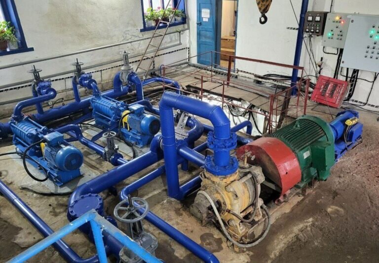    Специалисты из Оренбуржья помогают готовить Перевальск к зиме Кристина Просвиркина