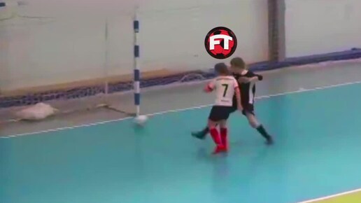 FOOTBALL TIME | Минифутбол Подача с аута своему вратарю Соперник ...