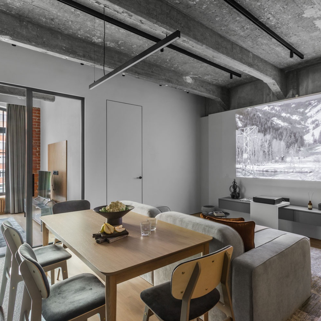 Реализованный интерьер по проекту студии дизайна Dinamika. Диван: Sofas & Decor