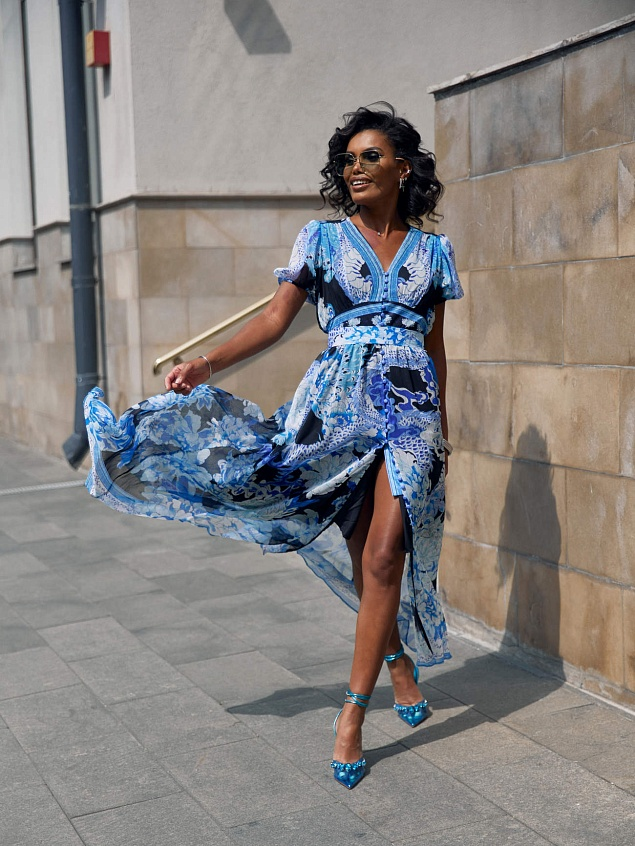 Что носить летом, чтобы выглядеть стильно и чувствовать себя максимально комфортно?  Ответ прост - подходят все варианты! Платья, юбки, брюки, костюмы, главное знать, как их сочетать!-25