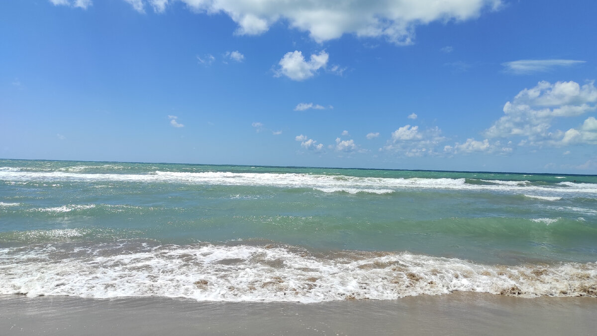 Очень люблю такое одинокое море 