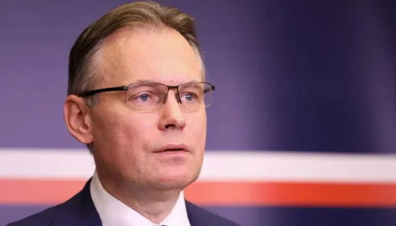 Польский дипломат Аркадиуш Мулярчик призвал Берлин выплатить репарации Польше, подавая пример Москве.