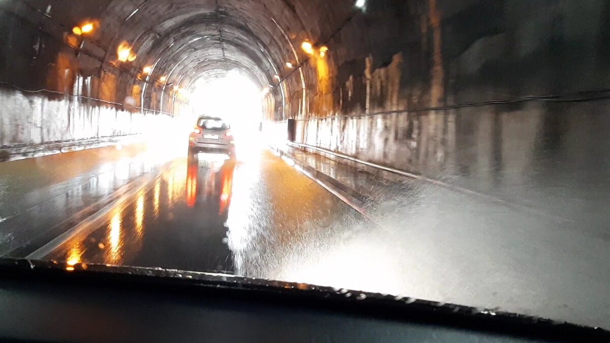 Абхазия. Тоннель подтопило 