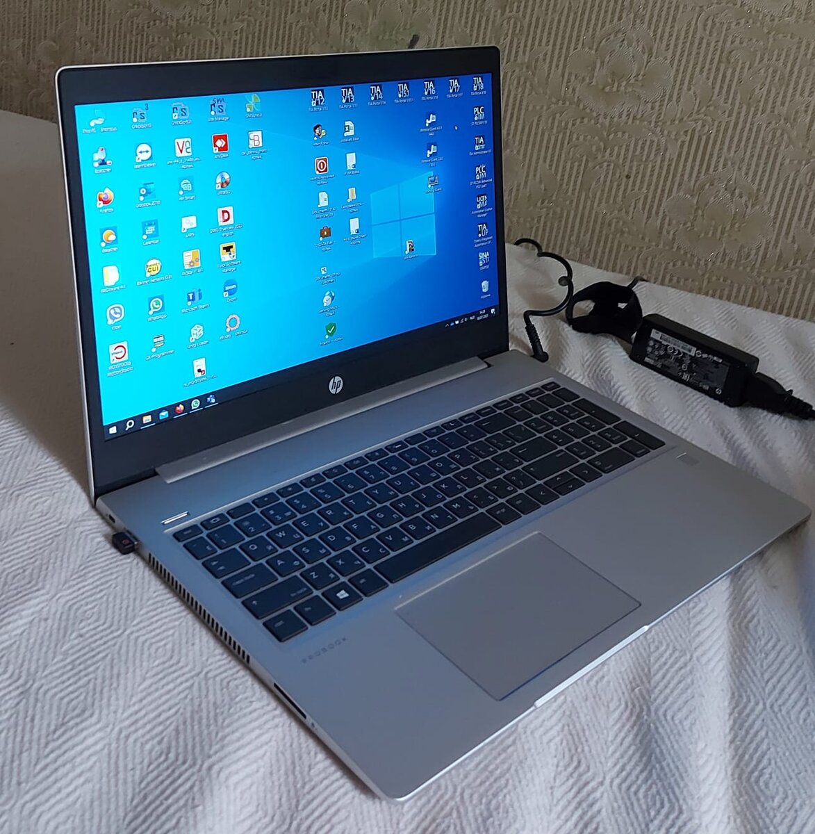 Красивый сам собою. 