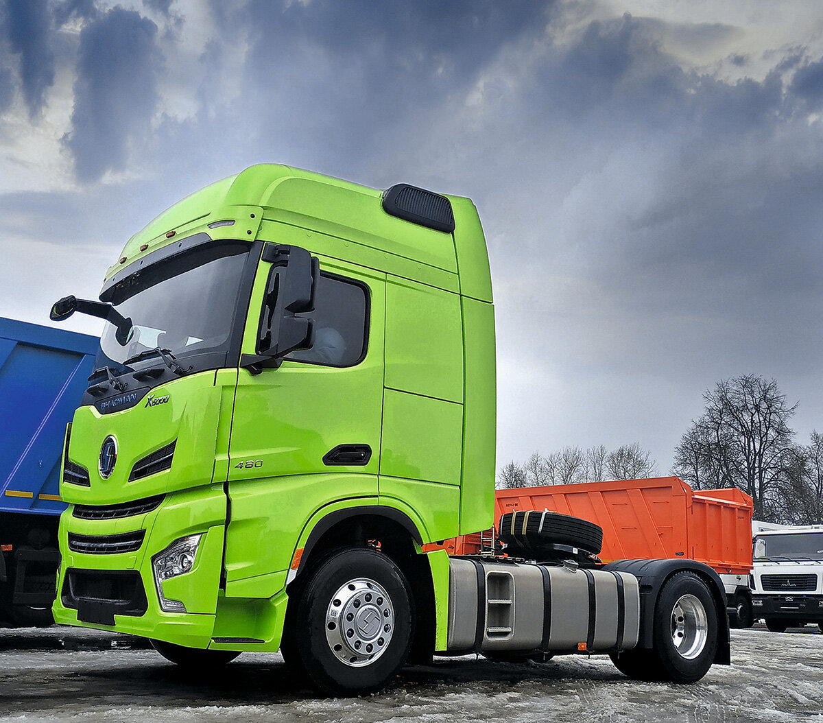 Shacman X6000. Полная масса: 18 000 кг. Начало продаж в России: 2023 г. Цена: 10,3 млн руб.