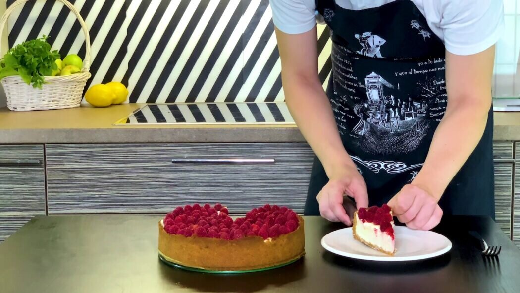 Малиновый чизкейк из обычного печенья, творога и малины - мой фаворит. Жду начала сезона садовой малины!