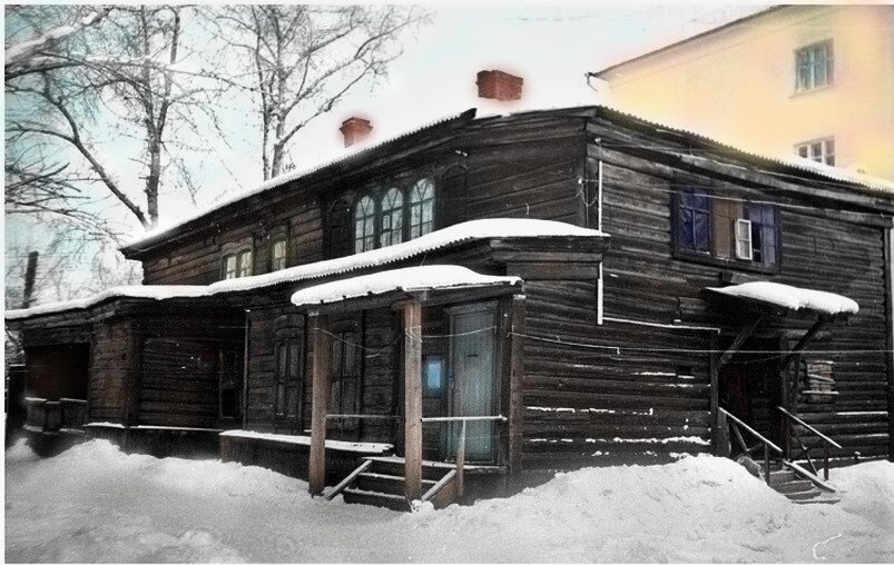 Этот же дом  с другого ракурса 