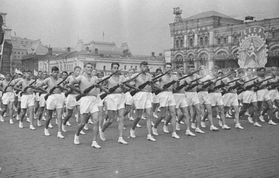 Военно спортивное общество. Парад физкультурников СССР на красной площади. Парад физкультурников в СССР В 1930е. Парад физкультурников 1936. Парад физкультурников на красной площади 1939.