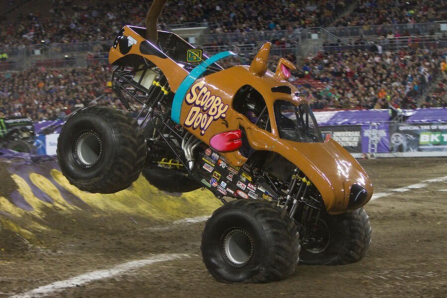 Monster Track Monster Jam - это захватывающие мероприятия, которые продолжают привлекать внимание любителей автомобильного спорта по всему миру.-2