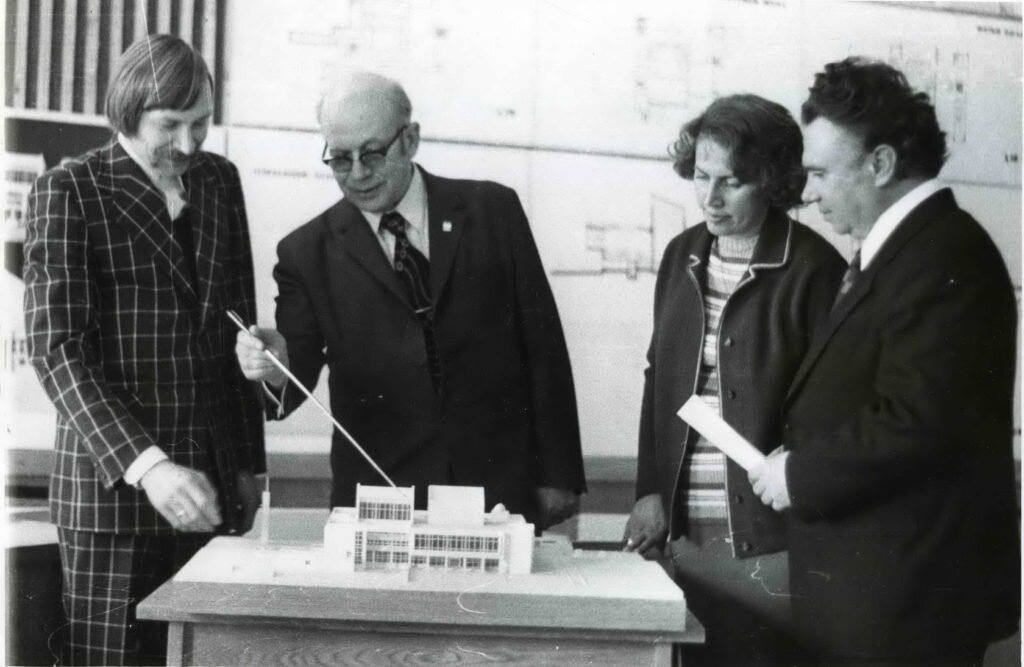 Московские архитекторы авторы проекта Нижнетагильского дворца пионеров и макета дворца 1976 г. 