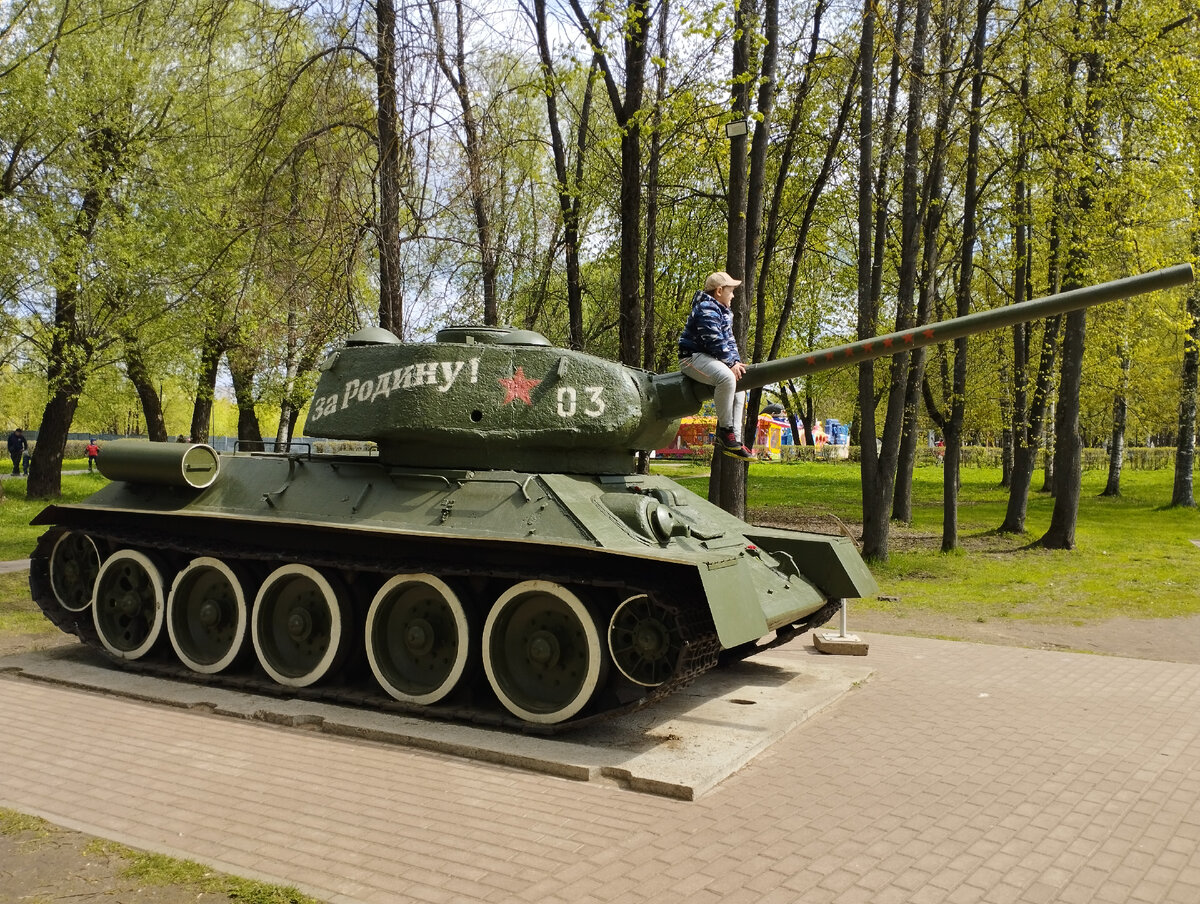 Экземпляры боевой техники (ФОТО АВТОРА)