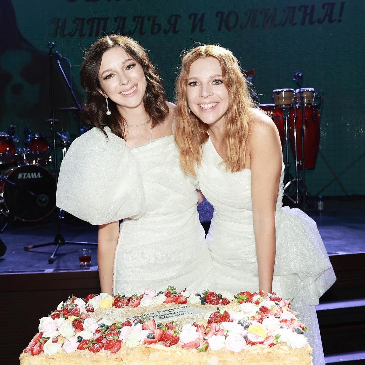    Наталия Подольской с сестрой отмечает день рожденияСоцсети Наталии Подольской