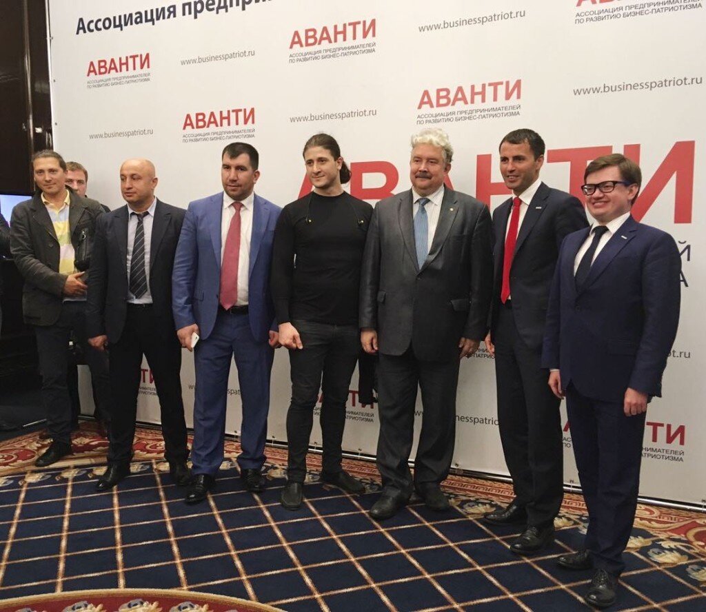 Наличие в этом славно-креативном ряду Бабурина о многом говорит. Фото из открытых источников. 