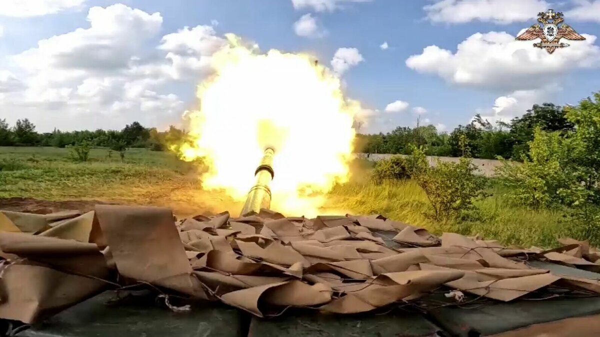     В районе города Авдеевка Донецкой Народной республики, который все еще находится под контролем украинских войск, возобновились интенсивные бои.