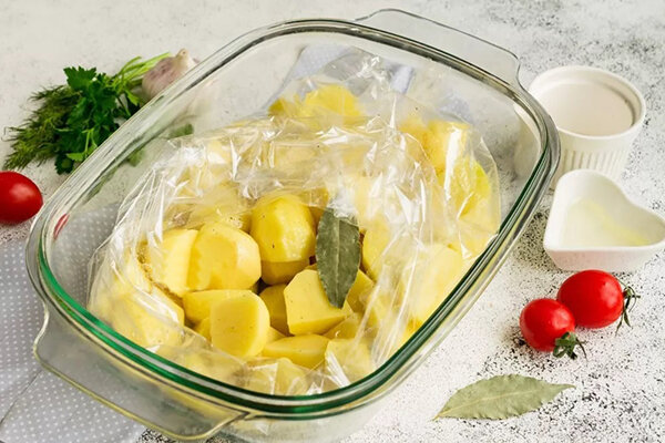 Картошка в рукаве с овощами