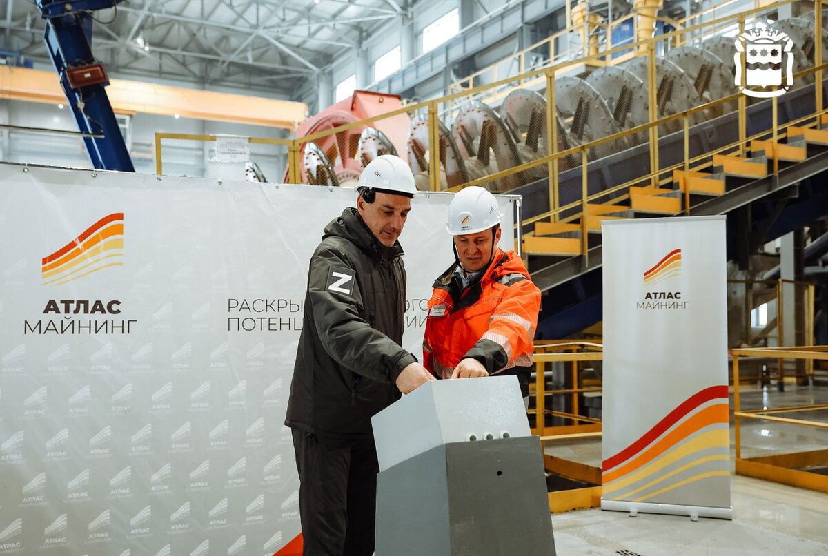 Фото: правительство Амурской области. Губернатор Амурской области Василий Орлов принял участие в технологическом пуске линии флотации на Маломырском руднике