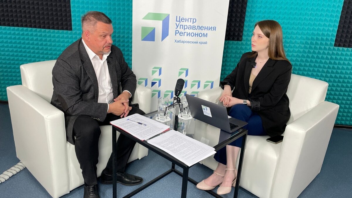    Главной темой прямого эфира стало развитие промышленности и торговли в условиях санкций.Трансляция прошла при поддержке ЦУР Хабаровского края.