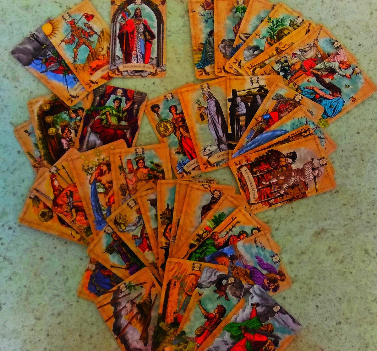 Личное фото автора.Чего он хочет добиться от Вас своим молчанием.  Аналитика на Таро.