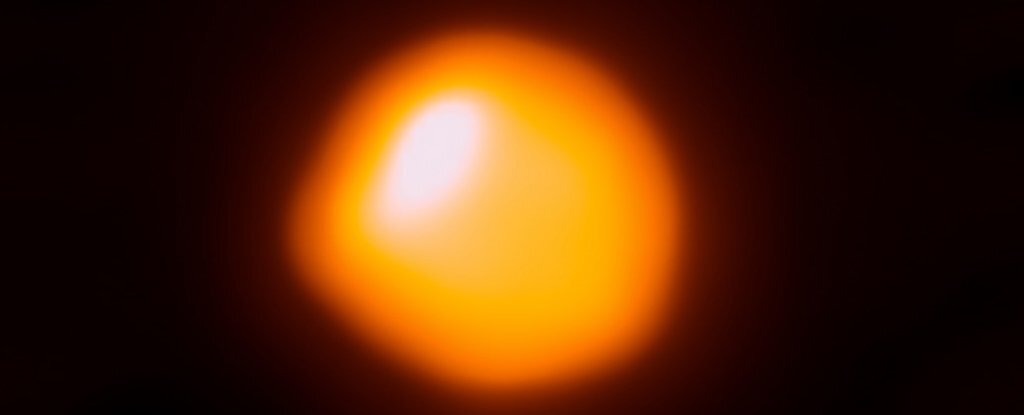 Так современные телескопы видят Бетельгейзе в приближении. Фото ALMA - ESO/NAOJ/NRAO, E/O'Gorman/P.Kervella.