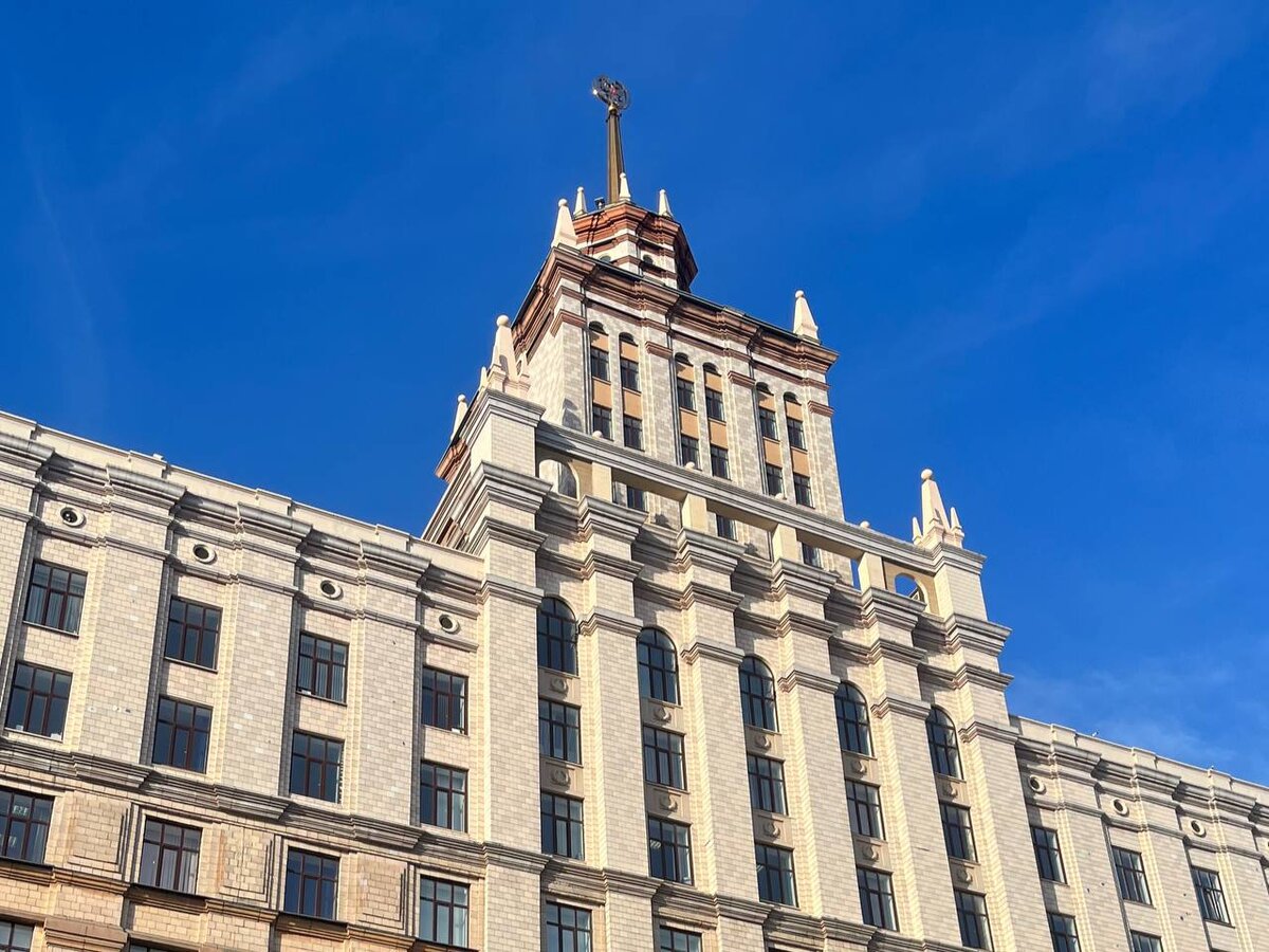 В главном корпусе Южно-Уральского государственного университета занятия проходят в обычном режиме. Фото: Царьград.