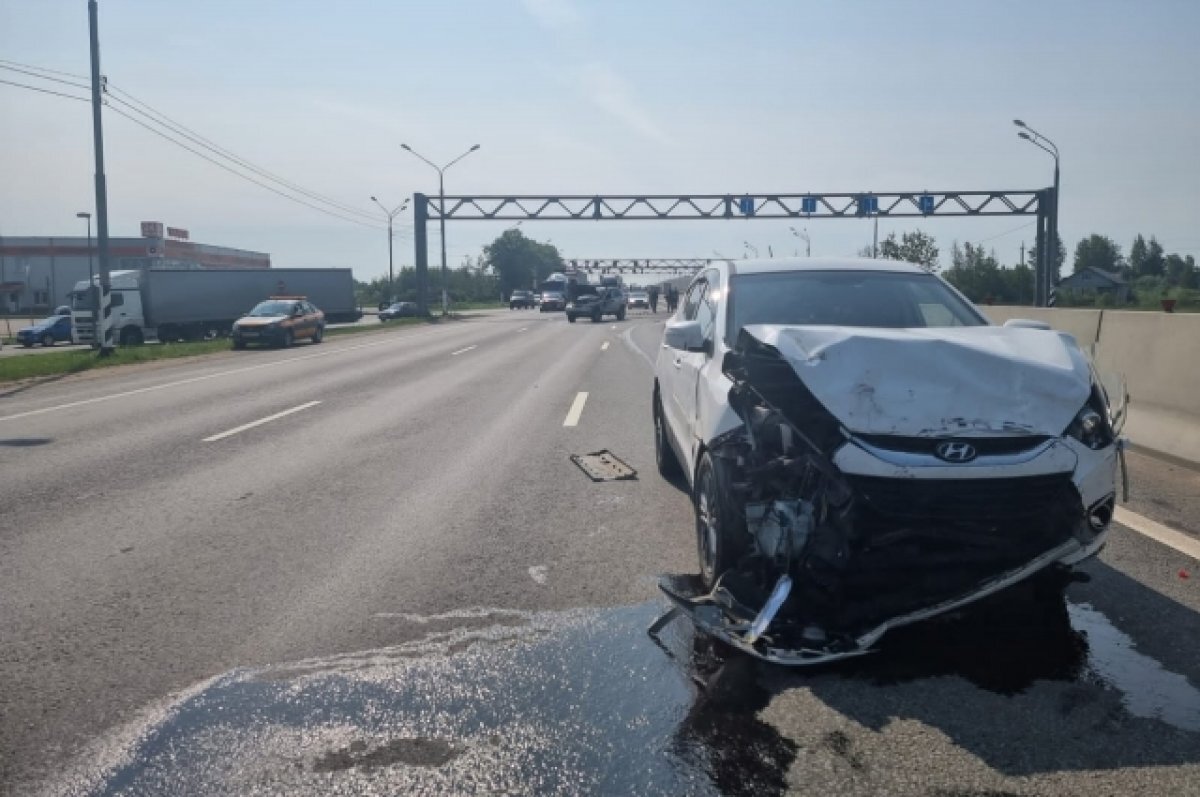    Четыре человека пострадали в ДТП на М-10 под Тверью, трое из них – дети