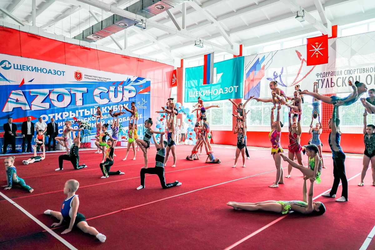 Спортивная акробатика санкт петербург. Акробатика. Девушки из Федерации акробатического. Кубок по акробатике. Твист спортивная акробатика.