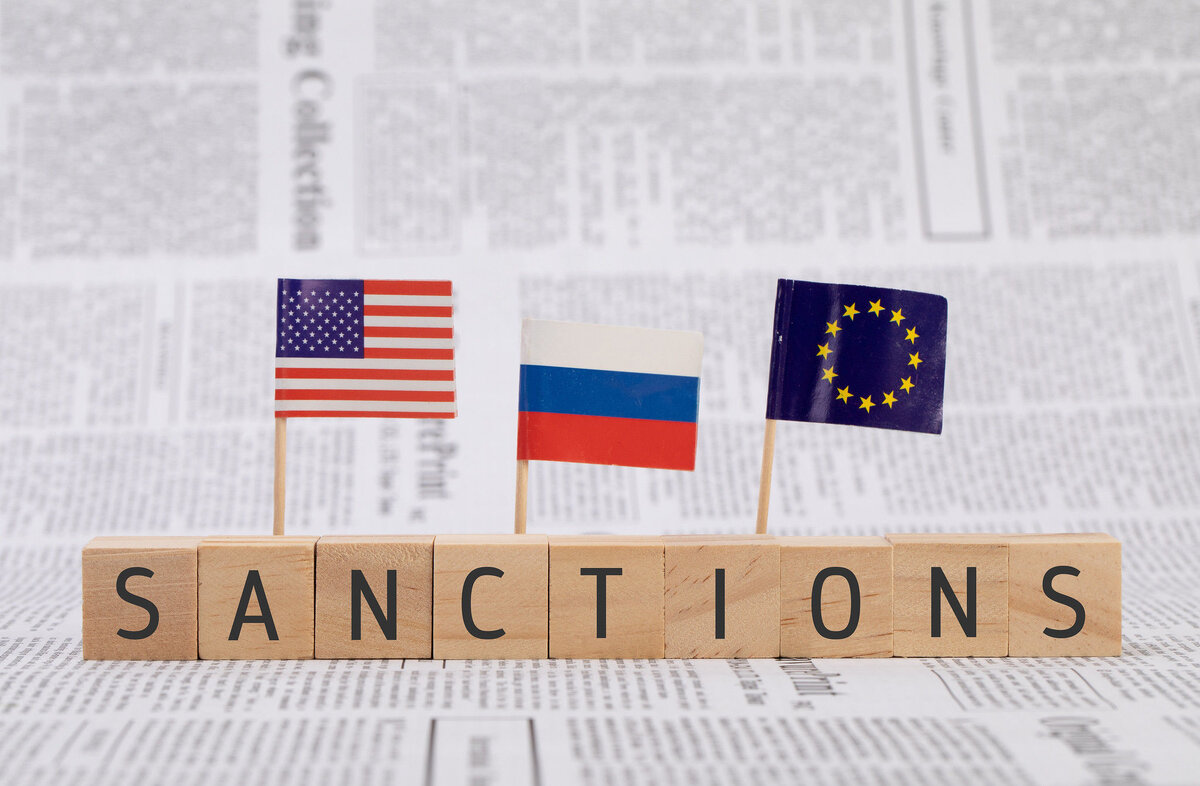 Надпись " Санкции" // CC BY 2.0 / flickr / Jernej Furman