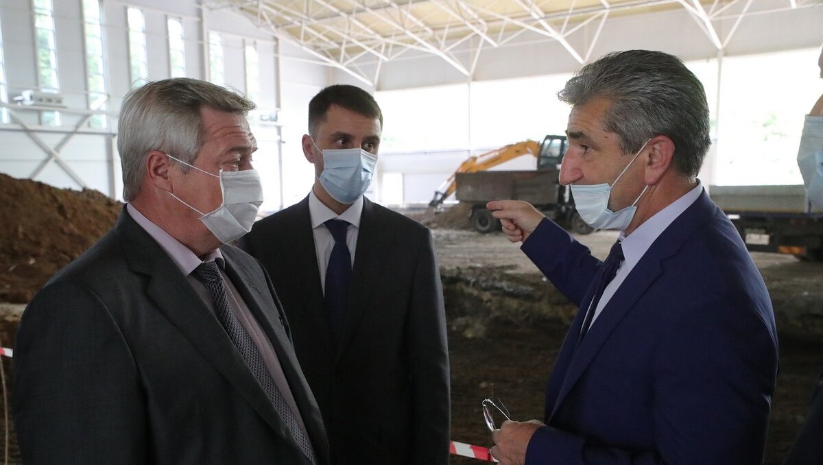     Глава Минспорта Ростовской области Самвел Аракелян заявил, что сейчас устанавливаются все обстоятельства после крушения трибун в Ростове, пишет Don_Mash.