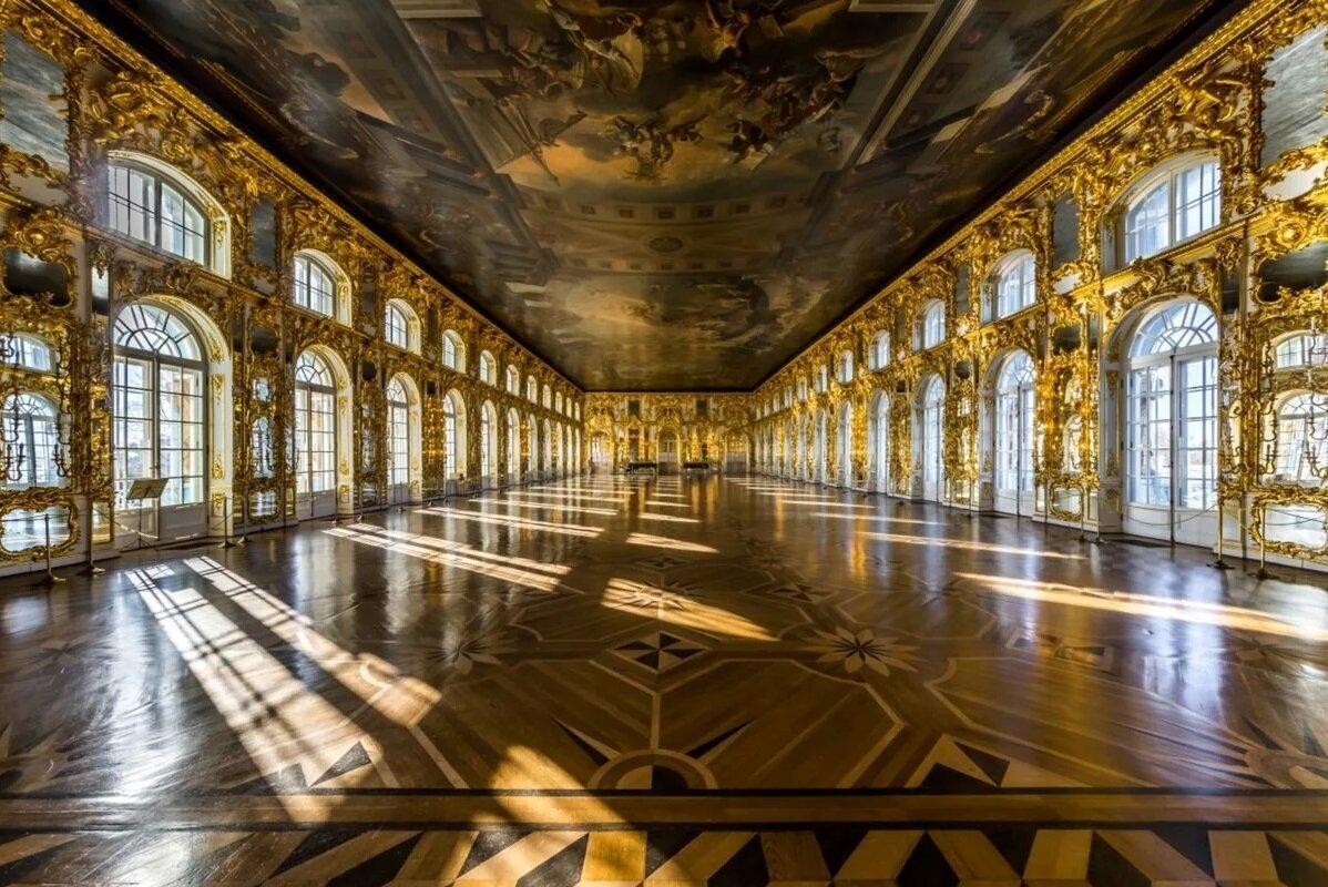 Большой зал в Екатерининском дворце Царского села, архитектор Растрелли, 1750-е годы.