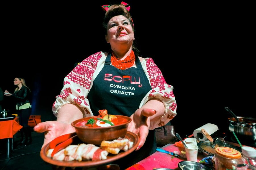    Украинский борщ © EPA/SERGEY DOLZHENKO/ТАСС