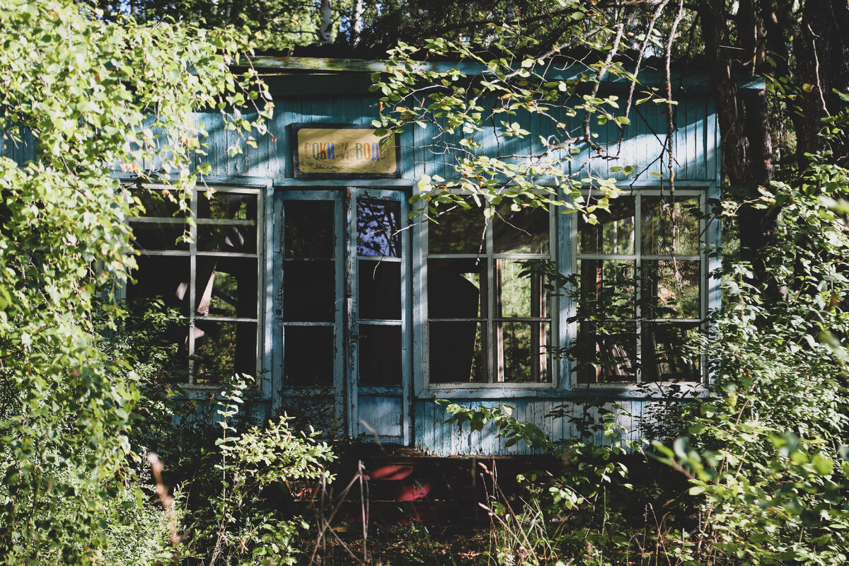 Когда-то соки и вода разливались здесь в специальном павильоне. Фото: Тимур Шарипкулов