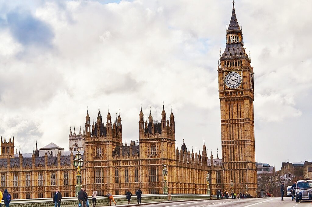 Westminster palace towers. Часовая башня Вестминстерского дворца. Вестминстерский дворец Лондон башня Елизаветы. Часовая башня Вестминстерского дворца Биг Бен. Башня Святого Стефана Вестминстерского дворца.