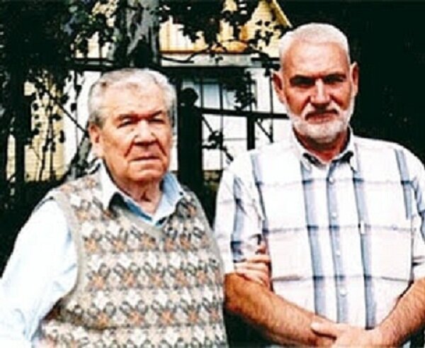 С народным поэтом Республики Башкортостан Мустаем Каримом. Юматово, 2004. Фотография из личного архива автора.