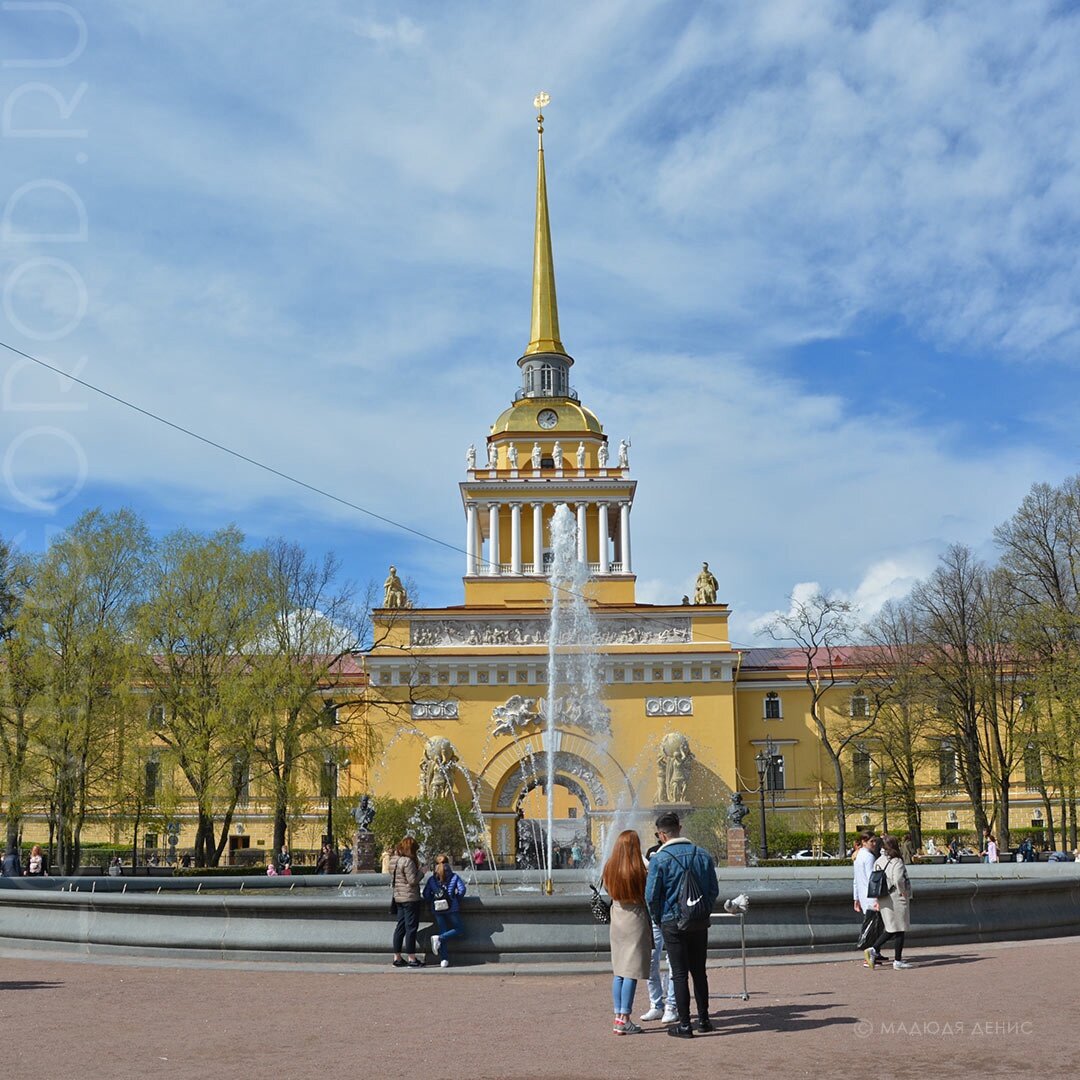 Здание Адмиралтейства в Петербурге.