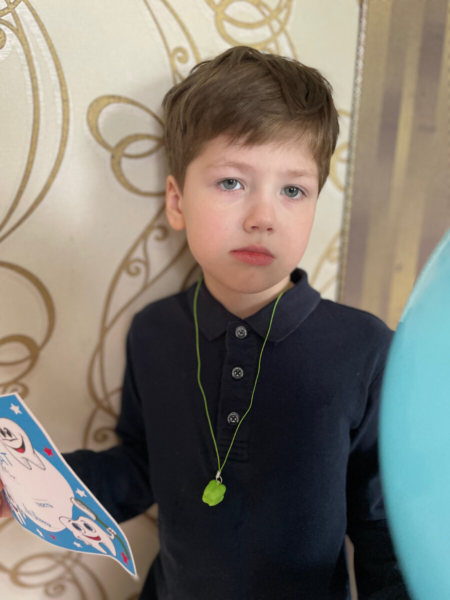 Это мы уже дома. Час после удаления зуба.