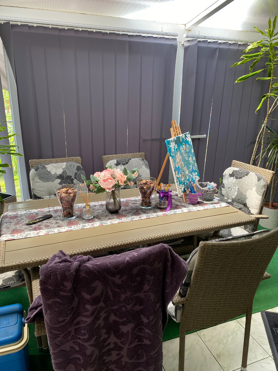 вазочек мало не бывает