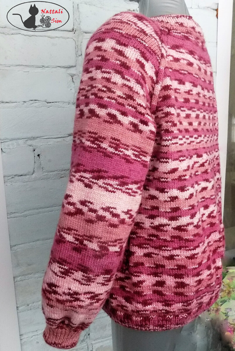 Здесь еще даже фон старый кирпичный, а уж год прошел, как балкон в порядок привели